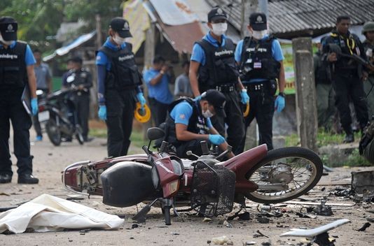 Thaïlande : 3 morts, 14 blessés dans l'explosion d'une moto piégée - ảnh 1